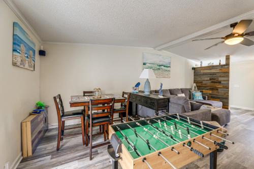 Sneads Ferry House | 7 Mi to Beach! Sneads Ferry Family Home with Hot Tub