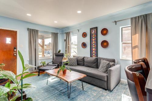 Delmar Parkway House | 7 Mi to Denver Inviting Aurora Home with Yard!