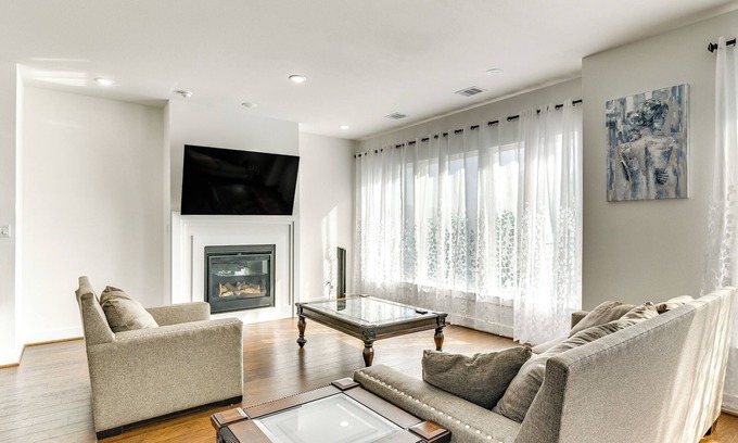 Briarforest House | 7 Mi to The Galleria: Modern Home w/Fenced Yard