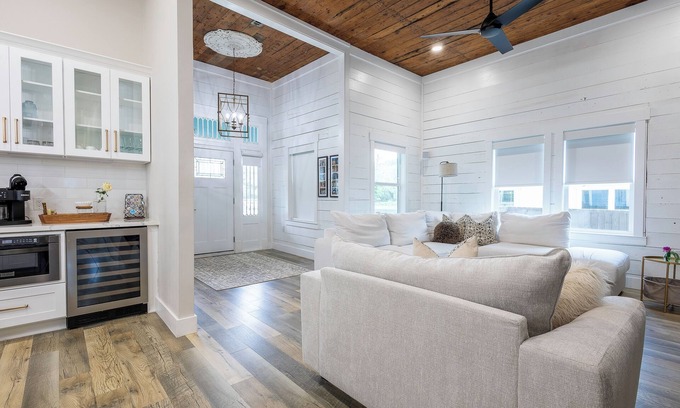 Waco House | 7 Minute Drive to Baylor! Walk to the Zoo! This1903 home, brought back to life!