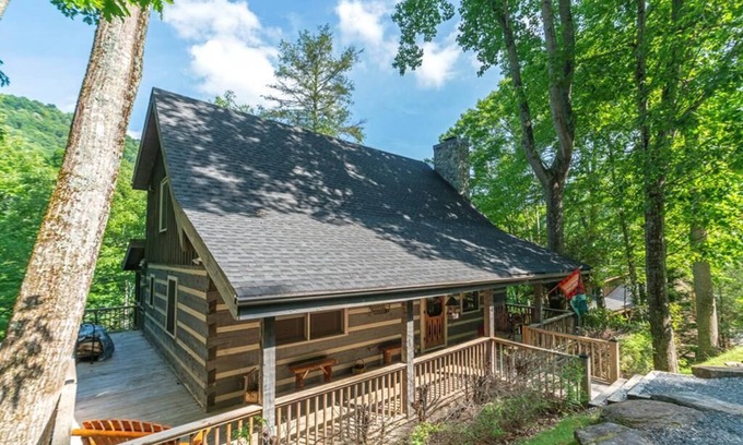 Seven Devils Cabin | 7 Oaks: Mountain Log Cabin, Hot Tub, Two Fishing Ponds, Waterfront (Lake View), Pool Table, Same .