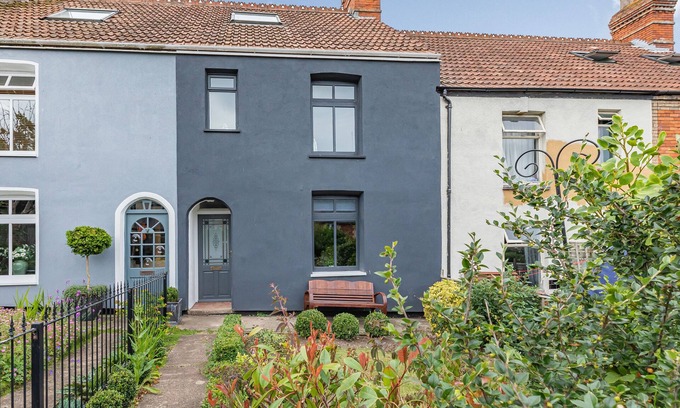 Watchet Cottage | 7 SEVERN TERRACE, pet friendly, with open fire in Watchet
