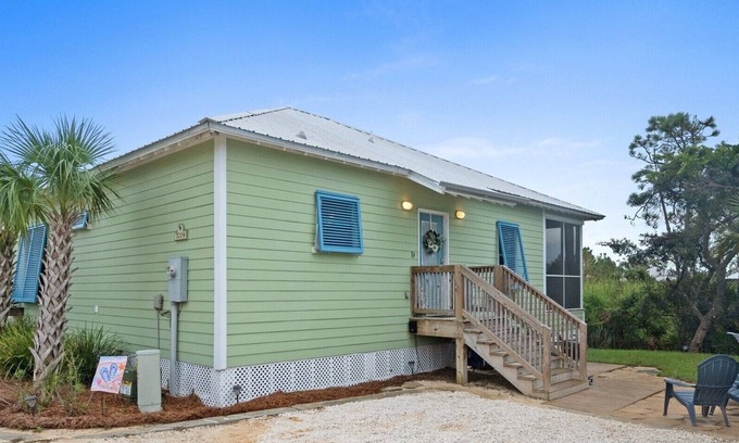 Fort Morgan House | 7th Night FREE for ALL Fall Dates! 2 King Suites and Queen Bunk room!