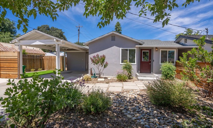 Paso Robles House | 7th Street Sanctuary-Your Secluded Hideaway in Downtown District!
