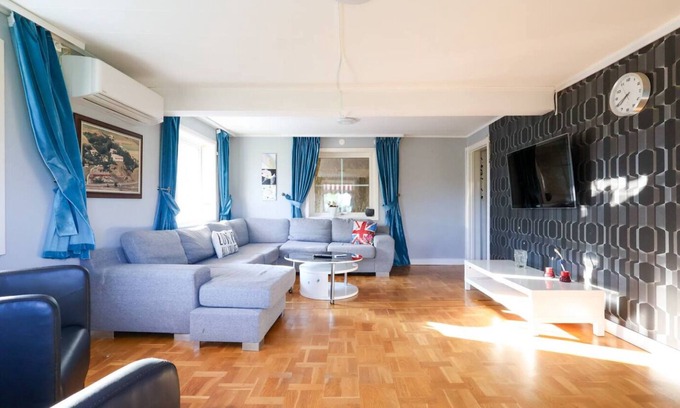 Save Apartment | 8 guests, free parking & wifi