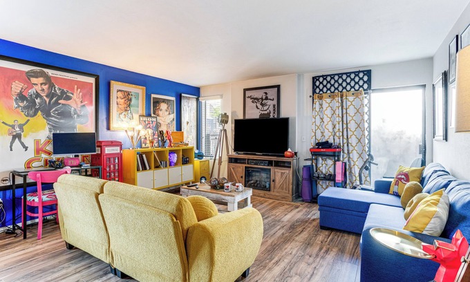 Washington Virginia Vale Condo | 8 Mi to Dtwn Denver: Groovy Pet-Friendly Condo