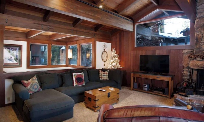 Tahoe Sierra Estates House | 8 miles to Ski Palisades Tahoe-Alpine|Walk to Town