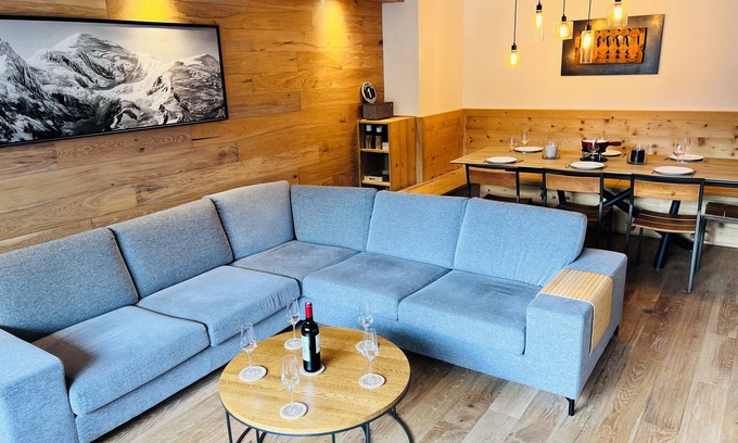 Courchevel Apartment | 8-person family apartment with skis