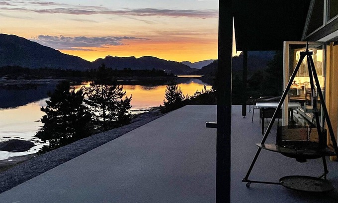 Fjaler House | 8 person holiday home in Korssund