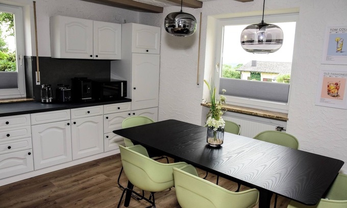 Nassenfels Apartment | 80 m² apartment, own entrance, terrace and garden, close to shopping facilities