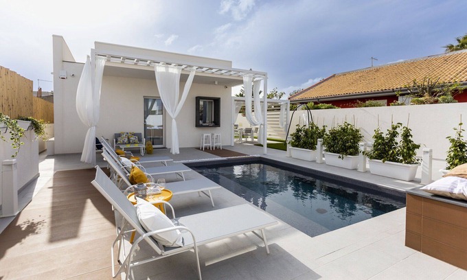 Ispica Villa | 80 meters from sea with pool