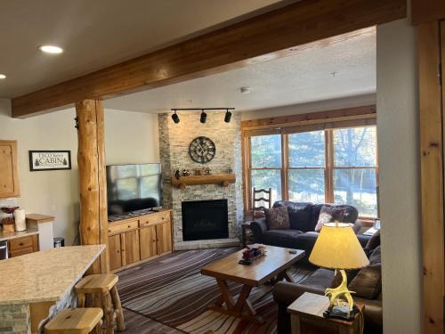 Keystone Apartment | 8750 Trappers Crossing condo