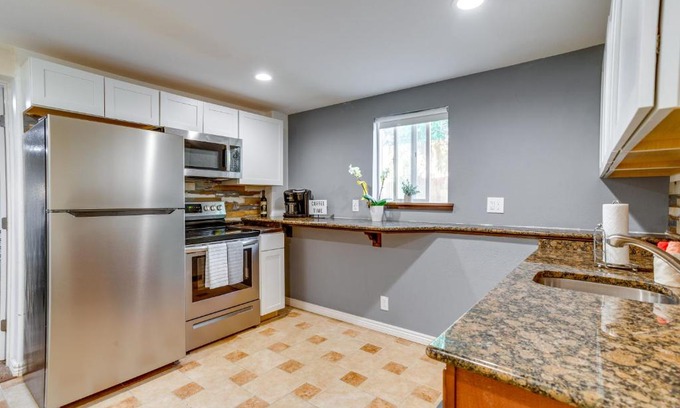 Highland Park Apartment | 9 Mi to Dtwn Denver Aurora Vacation Rental