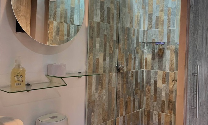 Patio Bonito Apartment | #9 Suite Icon @ Lleras Park 301