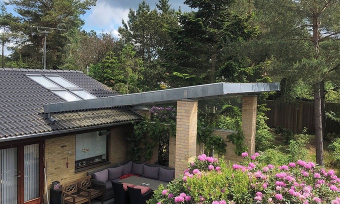 Smidstrup Strand Cottage | 90 Meter fra Havet Ligger Dette Dejlige Sommerhus med Egen sti til Vandet