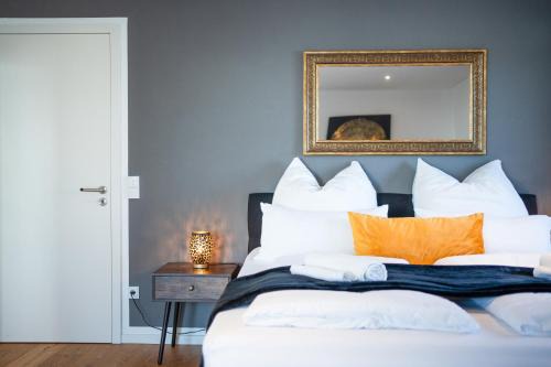 Rosenheim Apartment | 90m2 Loft I Kaffee I Terrasse I E-Parkplatz I 65' Smart TV