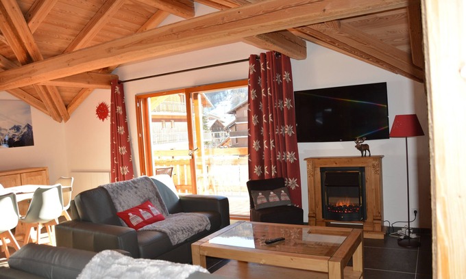Valloire Apartment | 95 m2 le col du Galibier 4* for 7 people in the center of Valloire