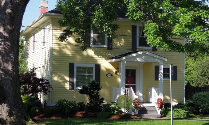 Historic Old Town House | A 4 Bedroom Vacation Rental with Heated Pool in Old Town Niagara on the Lake.