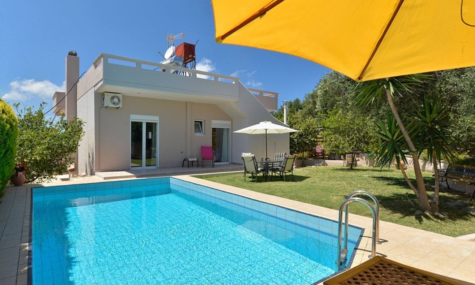 Xirokampi Villa | A 4 bedroom villa with private pool, 4km away from the beach