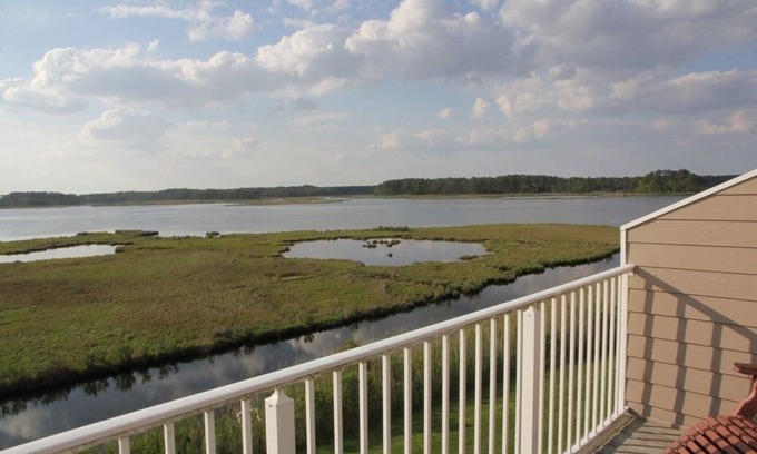 Selbyville House | A Bayfront Gem! 4 Kayaks/10 Bikes/Pool/Pickleball/Tennis/Gym and more.