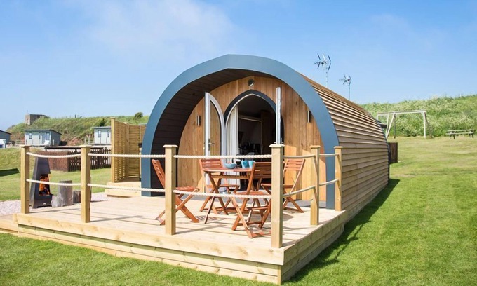 Anstruther Cabin | A beach hideout that sleeps 4 guests in 1 bedroom