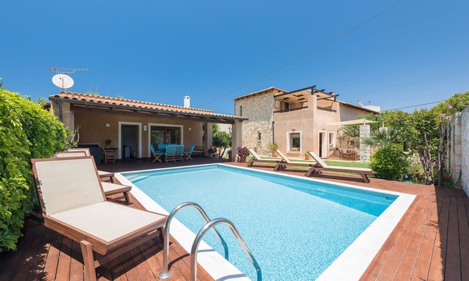 Maleme Villa | A beautiful furnished villa, located in a peaceful area only 600m from the sea