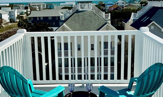 Wilmington Beach House | A Better View - 7 Bedrooms. Amazing roof top views, quick walk to the beach!