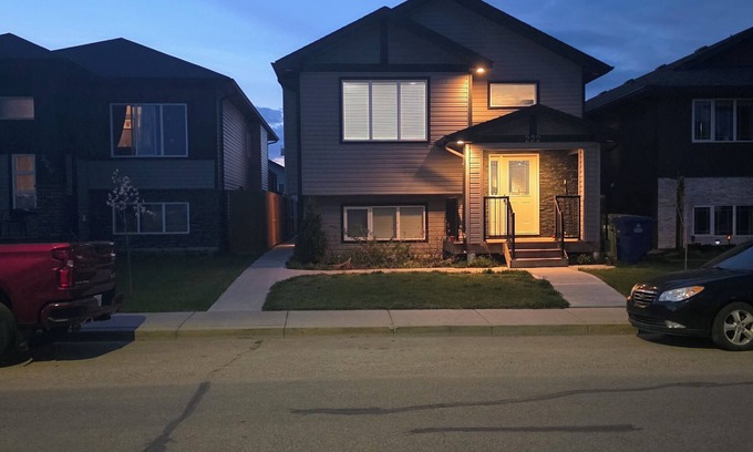 Saskatoon Apartment | A blend of comfort and convenience in this cozy, modern 2-bd basement suite.