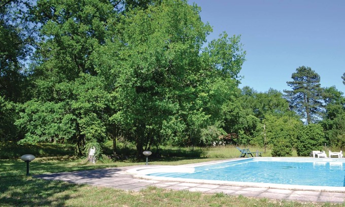 Sers House | A bright house on a 3-hectare plot with a small vineyard and orchard.