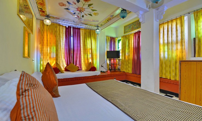 Udaipur District House | A.C. room with swimming pool (cool,chill, relax)