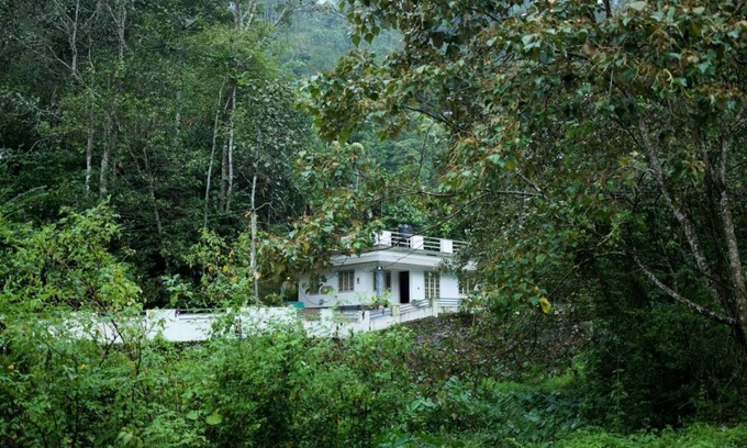 Devikolam Villa | A calm and cosy three-bedroom house in the mountain valleys near Munnar.