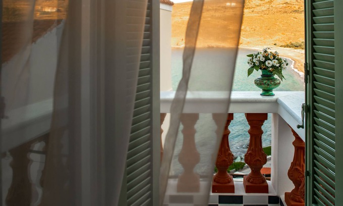 Paleopolis House | A charming retreat with timeless beauty