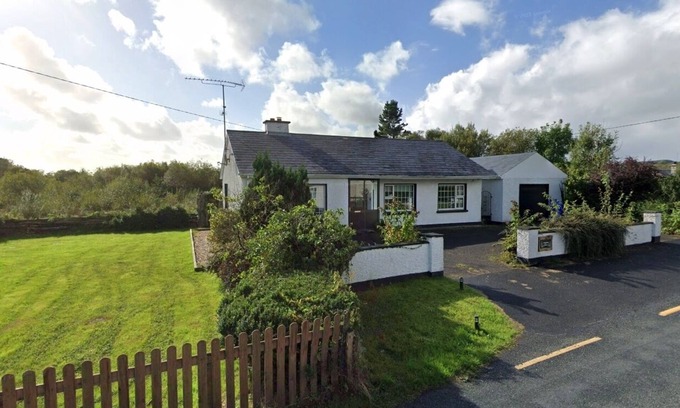 Donegal House | A comfortable bungalow within easy walking distance of Donegal Town.