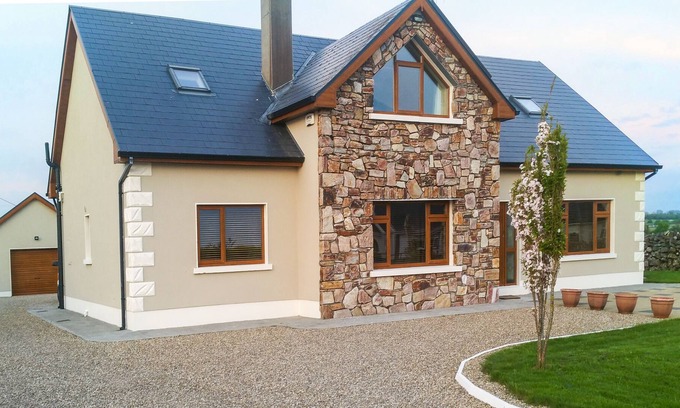 Turloughmore Cottage | A COUNTRY VIEW COTTAGE, family friendly in Athenry, County Galway