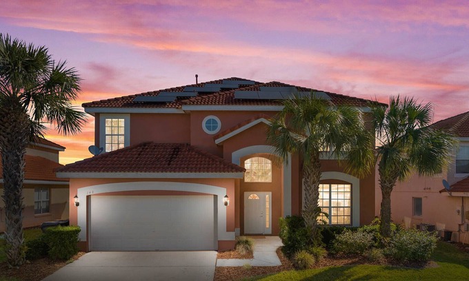 Solana House | A Dash of Magic! Family & Pet Friendly w Hot Tub, Pool, & Game Rm!