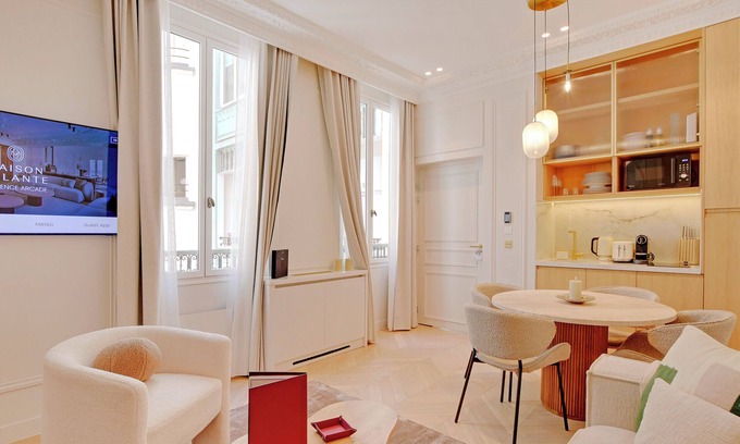 Madeleine Apartment | A Elegant 1-BR/1BA with Services in La Madeleine - Opéra