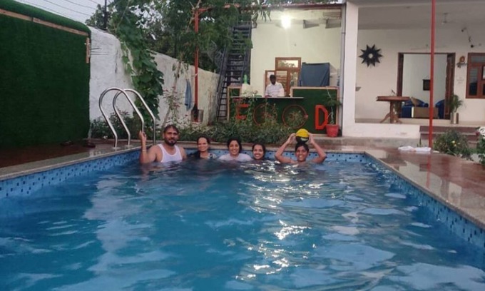 Gurugram Apartment | A farm house for party with 3 Bhk with poolnn