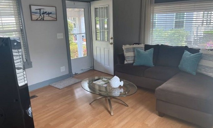 Golden Mile Cottage | A few steps to the sandy white beach in Myrtle Beach