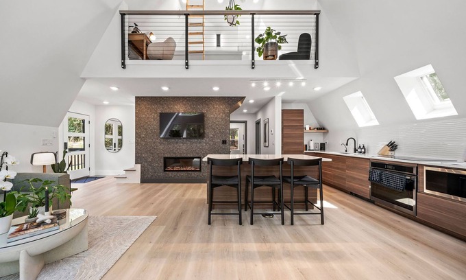 Gainesville House | A-Frame Modern Minimalist Dream: 3-bed, 2bath; Hot Tub & Cold Plunge