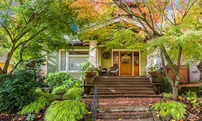 Irvington Apartment | A garden view hideaway in the Irvington neighborhood