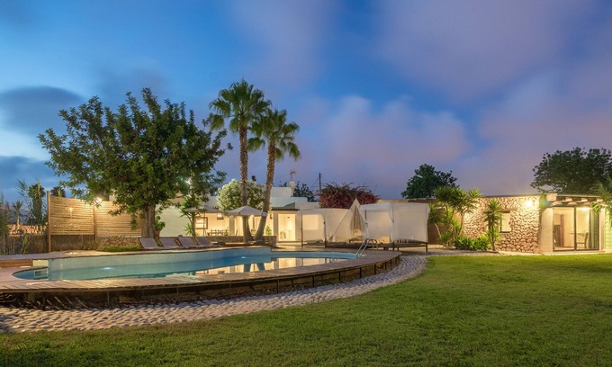 Sant Josep de sa Talaia Cottage | "A good space for good friends"