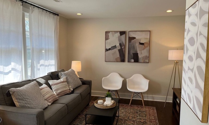 Edgehill Apartment | A Great Apartment In The Middle Of It All!