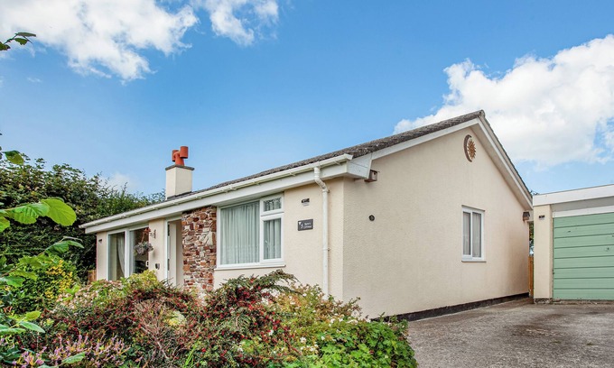 Warbstow Cottage | A great, three-bedroom bungalow, with front and back gardens.