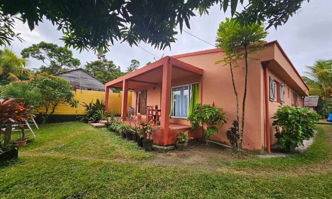 Ambodifototra House | A haven of greenery in the heart of the city and a few steps from the lagoon .