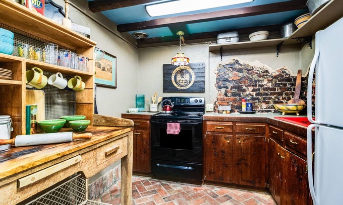 Scott House | A Hidden Gem! Completely Renovated, Historic Bank, Minutes to Lafayette