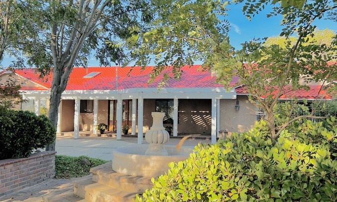 Palmdale House | A Home Surrounded by Nature