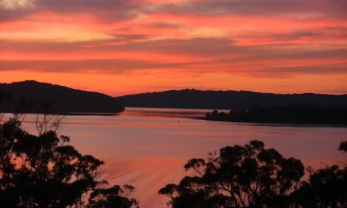 Silverwater House | A Lakefront House Escape