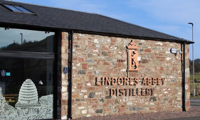 Newburgh Apartment | A large artistic, quiet flat within a converted Scottish chapel