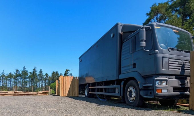 Coleraine House | A lorry conversion in to a beautiful countryside home with hot tub