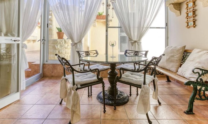 Rabat Apartment | A Lovely 3BR Maisonette in lovely town of Rabat